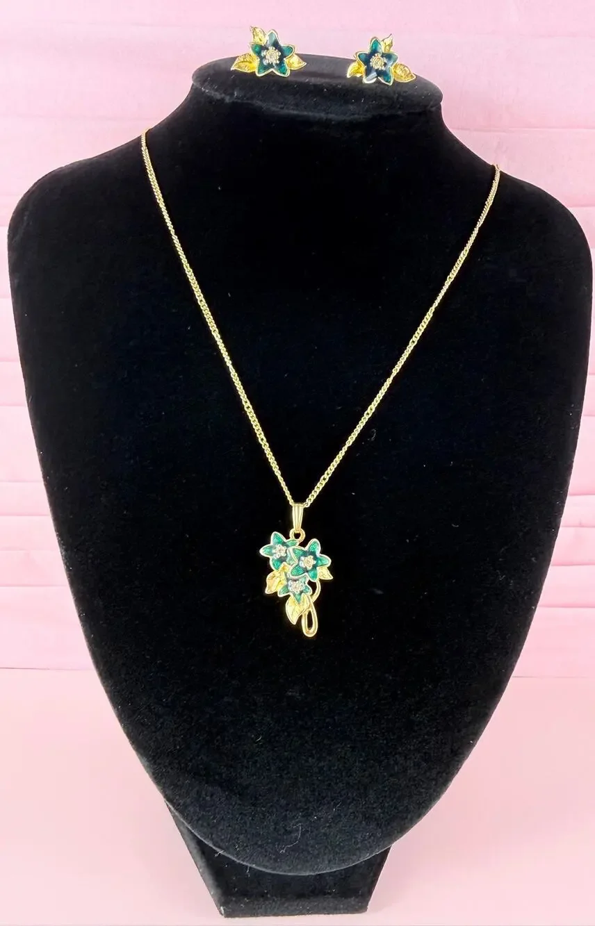 Vintage Avon Pretty Blossoms Gold Tone Flower Pendant 18" Necklace Earring Set